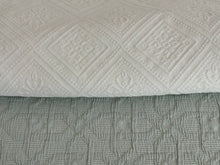 Load image into Gallery viewer, 100% Cotton Bedspread